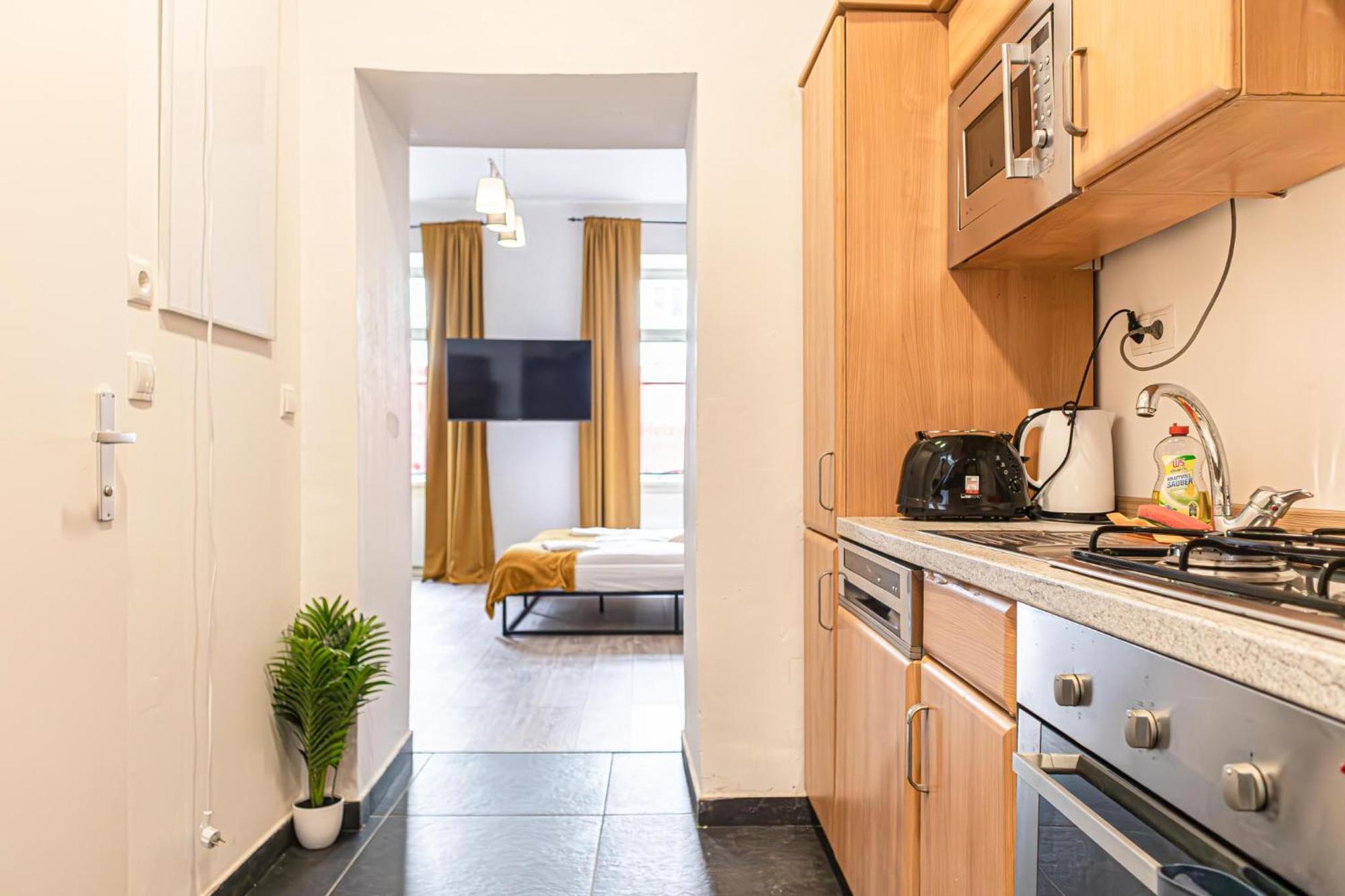 Neighboring 3 Apts.- Ideal For Families & Friends Apartament