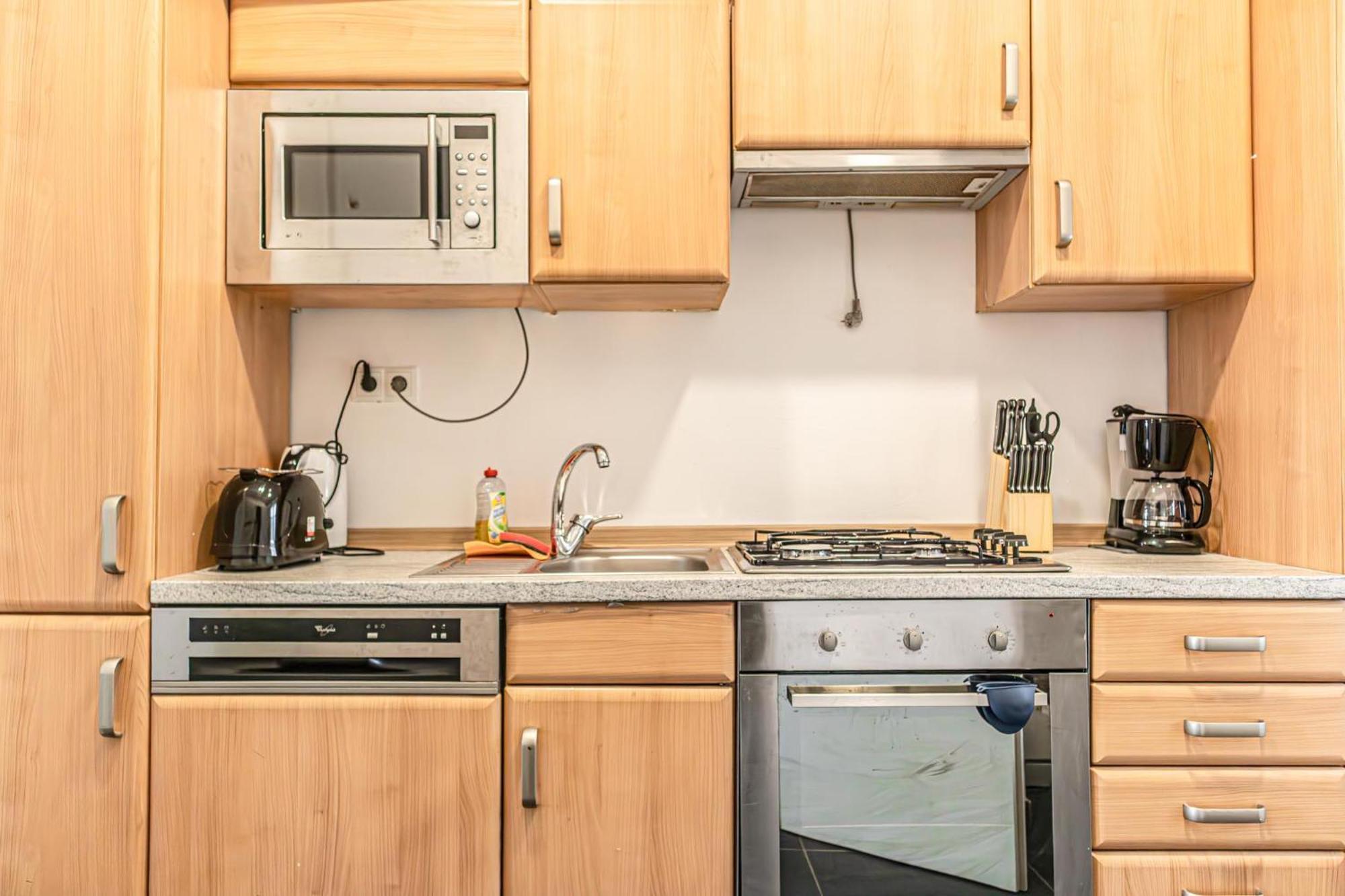 Neighboring 3 Apts.- Ideal For Families & Friends Apartament *