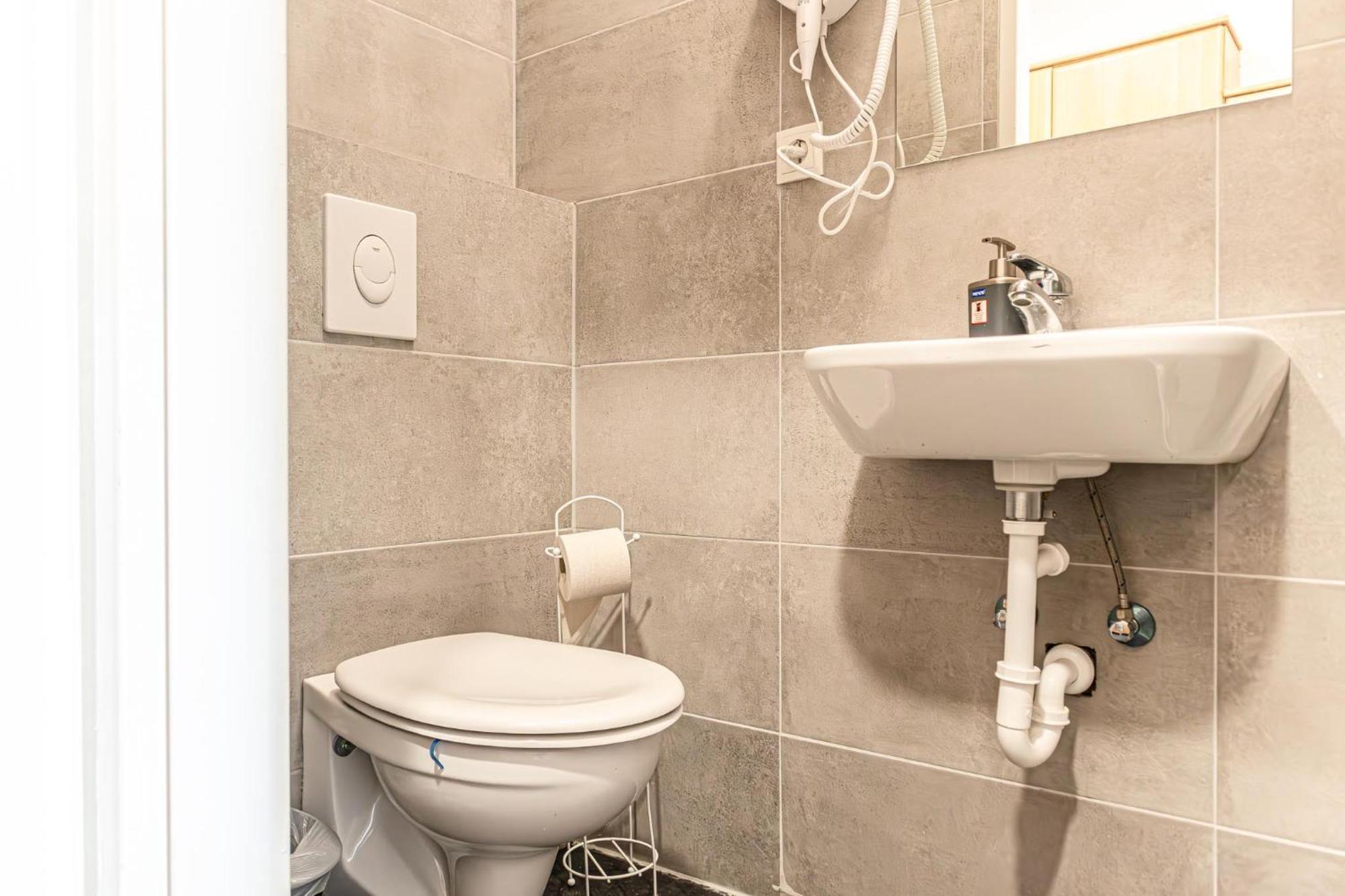Neighboring 3 Apts.- Ideal For Families & Friends Apartament