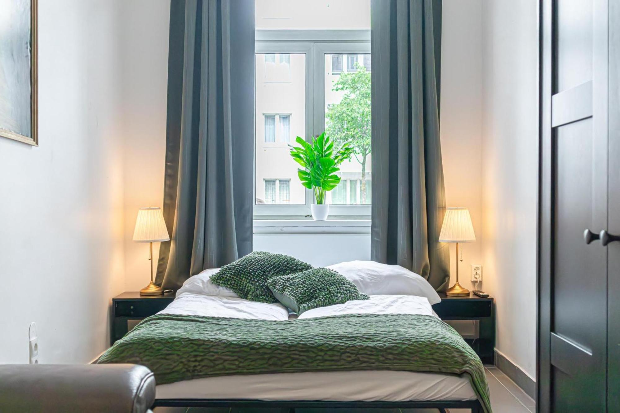 Neighboring 3 Apts.- Ideal For Families & Friends Apartament