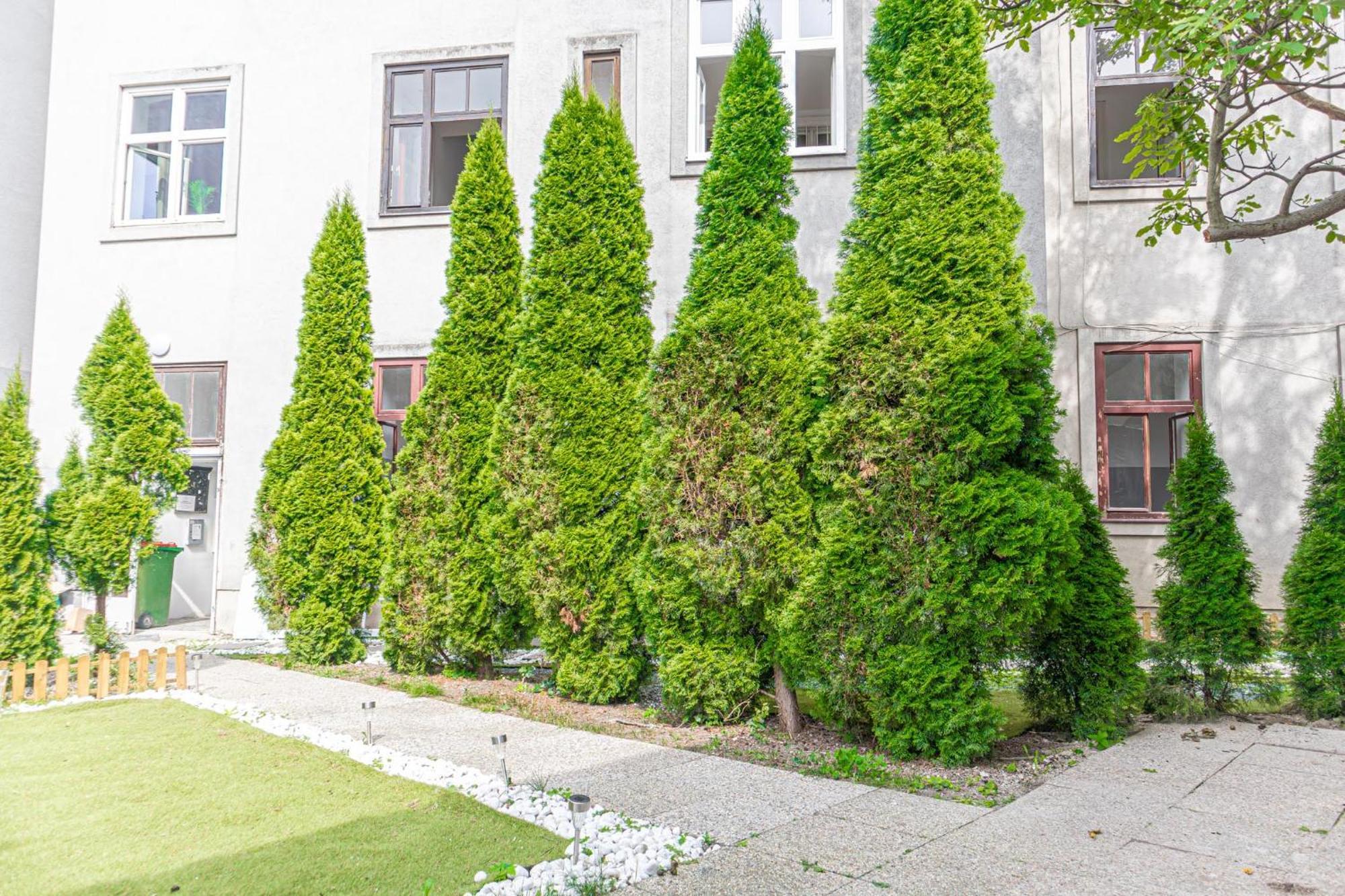 Neighboring 3 Apts.- Ideal For Families & Friends Apartament *